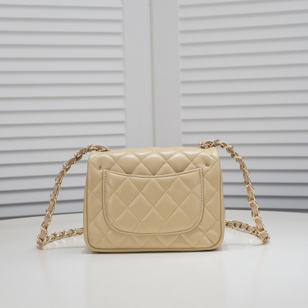 シャネルバッグ側面デザイン